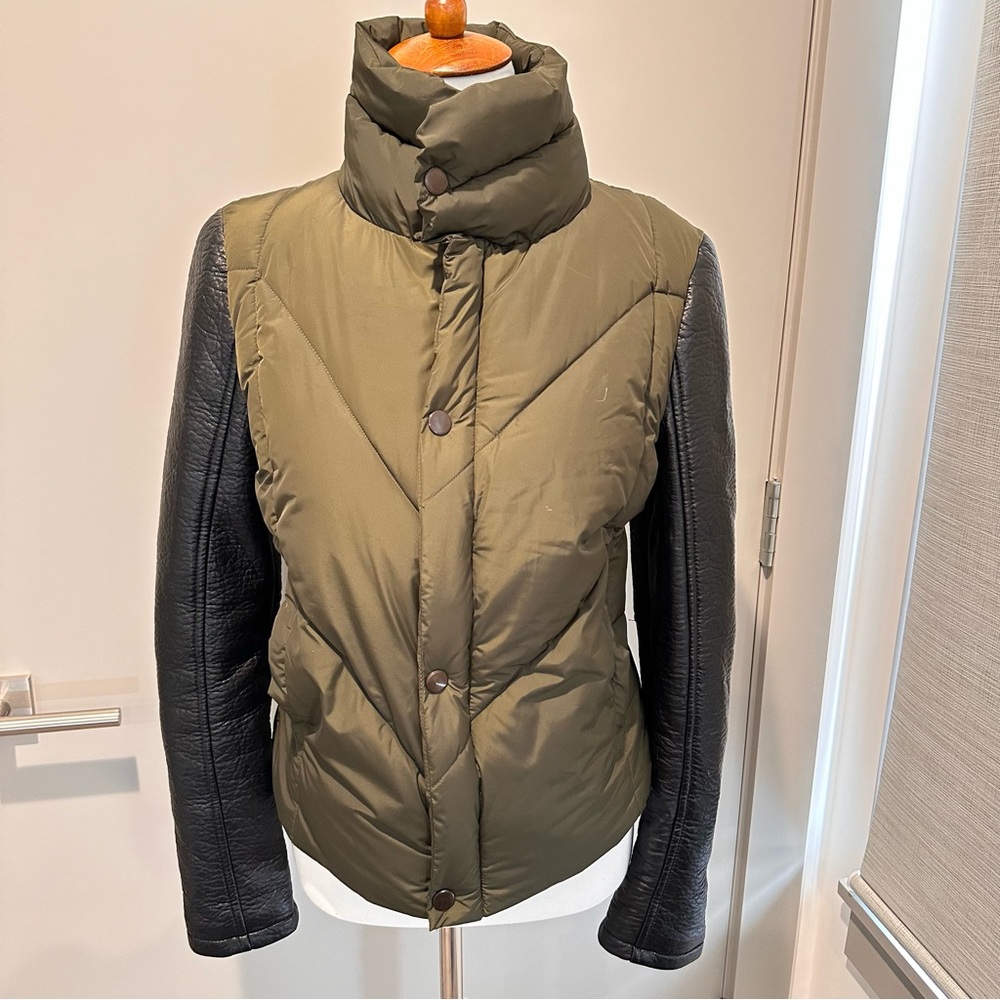 Puffer jacket with vegan leather sleeves